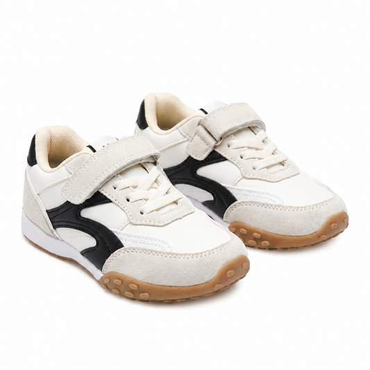 Baskets unisexe blanc et noir chic importées d'Espagne – vue 3/4 sur fond blanc – BOMBAS Maroc, livraison à domicile (COD)