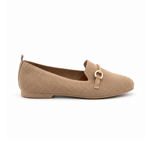 Mocassin femme beige en maille vu de profil, mors doré sur l’empeigne – Bombas Maroc
