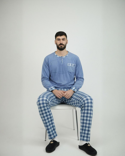 Pyjama homme hiver importé d’Espagne en velours bleu pastel avec pantalon à carreaux bleu clair et blanc – Confort & élégance Maroc