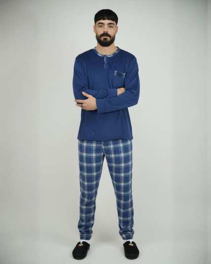 Pyjama homme hiver importé d’Espagne en velours bleu nuit avec pantalon à carreaux bleu et gris – Confort & élégance Maroc