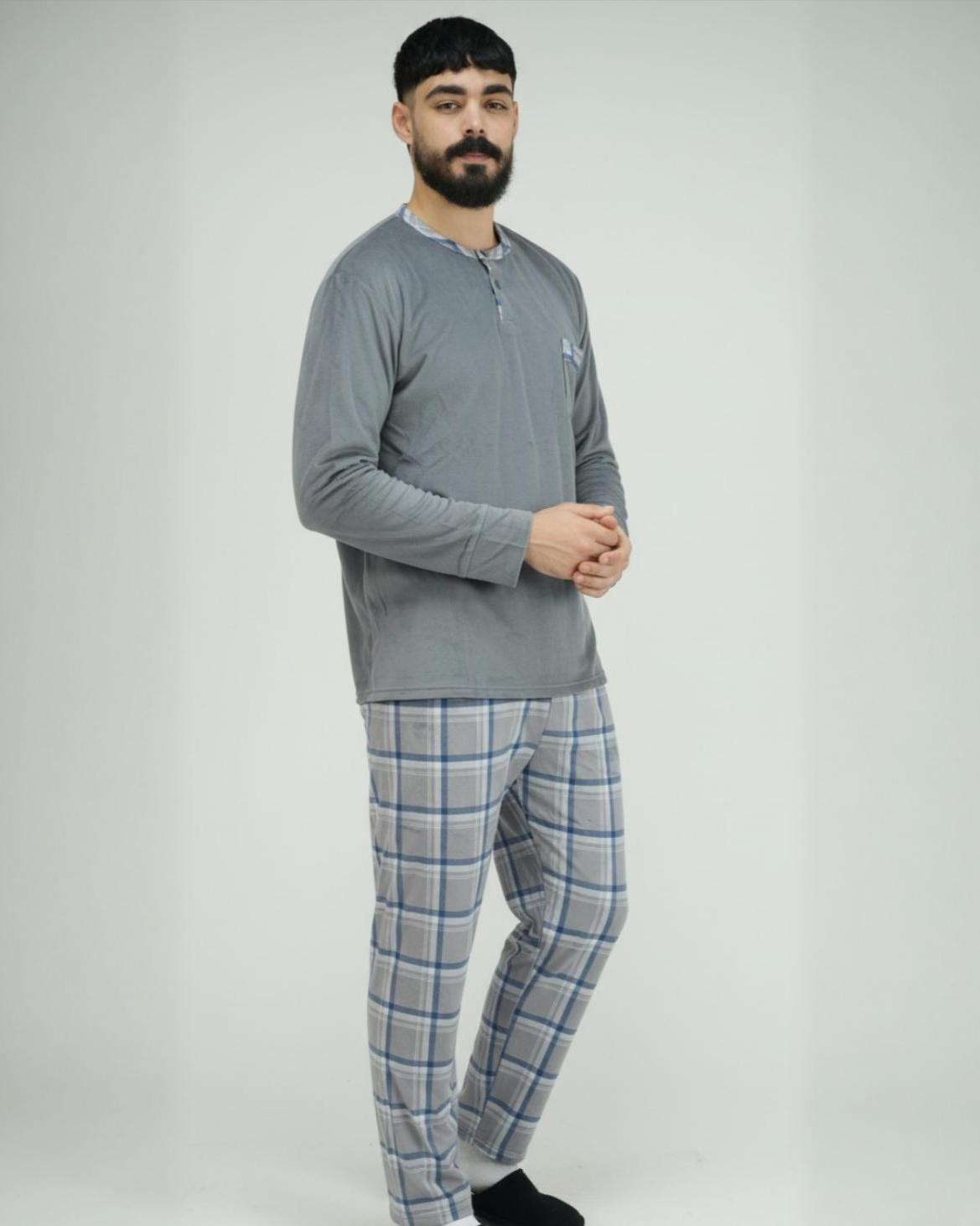 Pyjama homme hiver importé d’Espagne en velours gris avec pantalon à carreaux gris et bleu – Confort & élégance Maroc