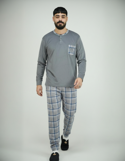 Pyjama Bombas homme importé d’Espagne — haut gris et pantalon à carreaux bleus.