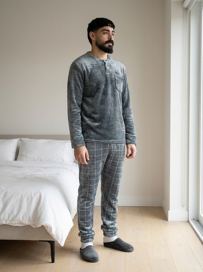 Pyjama homme élégant en velours gris à la maison