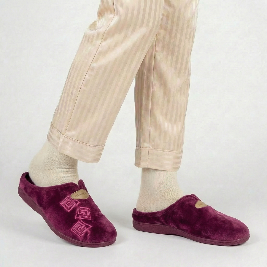 Pantoufles Femme Bordeaux – Motifs Brodés | Importées d’Espagne 🇪🇸