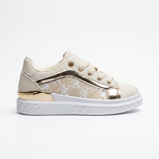Basket fille QORAL beige et dorée à panneau monogramme blanc, vue de profil – importée d’Espagne