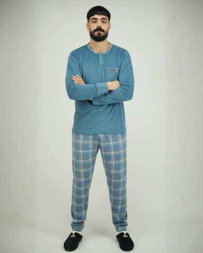 Pyjama homme hiver importé d’Espagne en velours bleu pétrole avec pantalon à carreaux bleu clair et gris – Confort & élégance Maroc