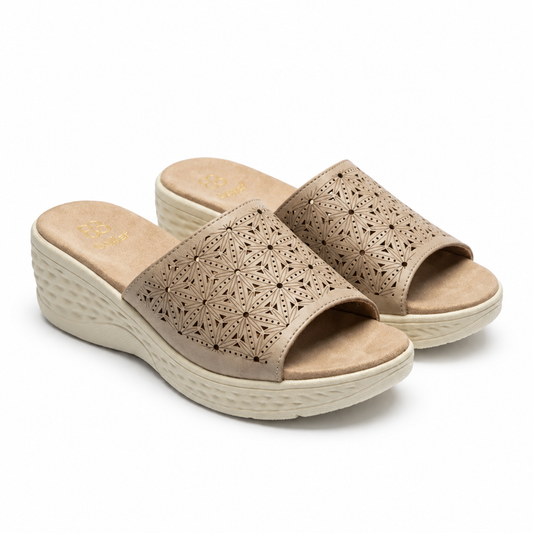 Mules femme compensées laser-cut géométrique beige Goller — vue 3/4 semelle — Bombas Maroc livraison à domicile