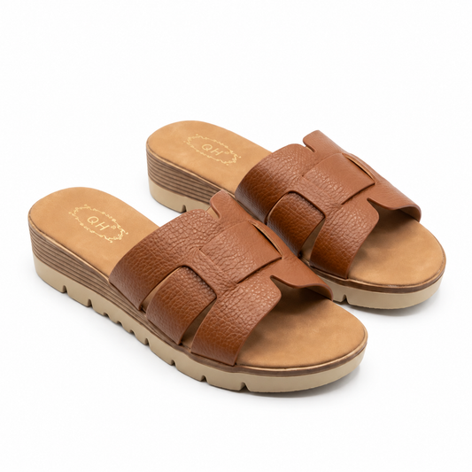 Women's QH Grained Leather Wedge Sandals – Camel Cognac – three-quarter view